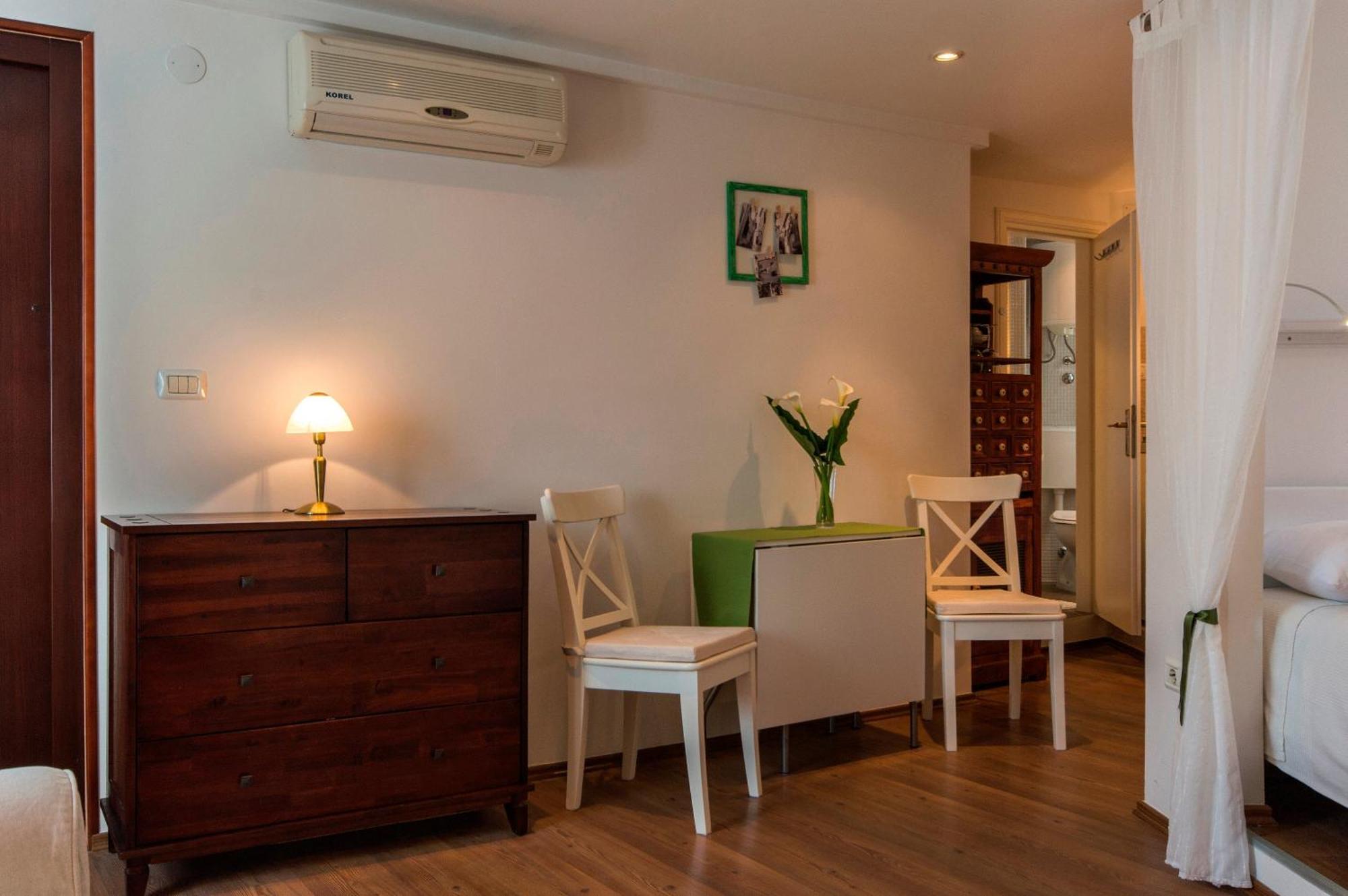 Gorgeous Tiramola Apartment Rovinj