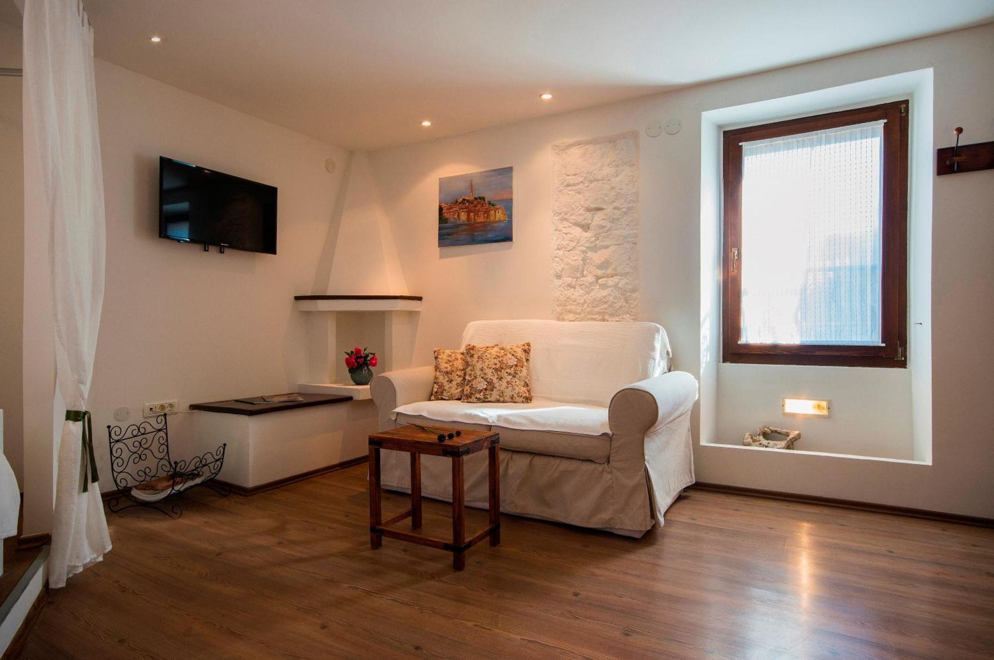 Gorgeous Tiramola Apartment *