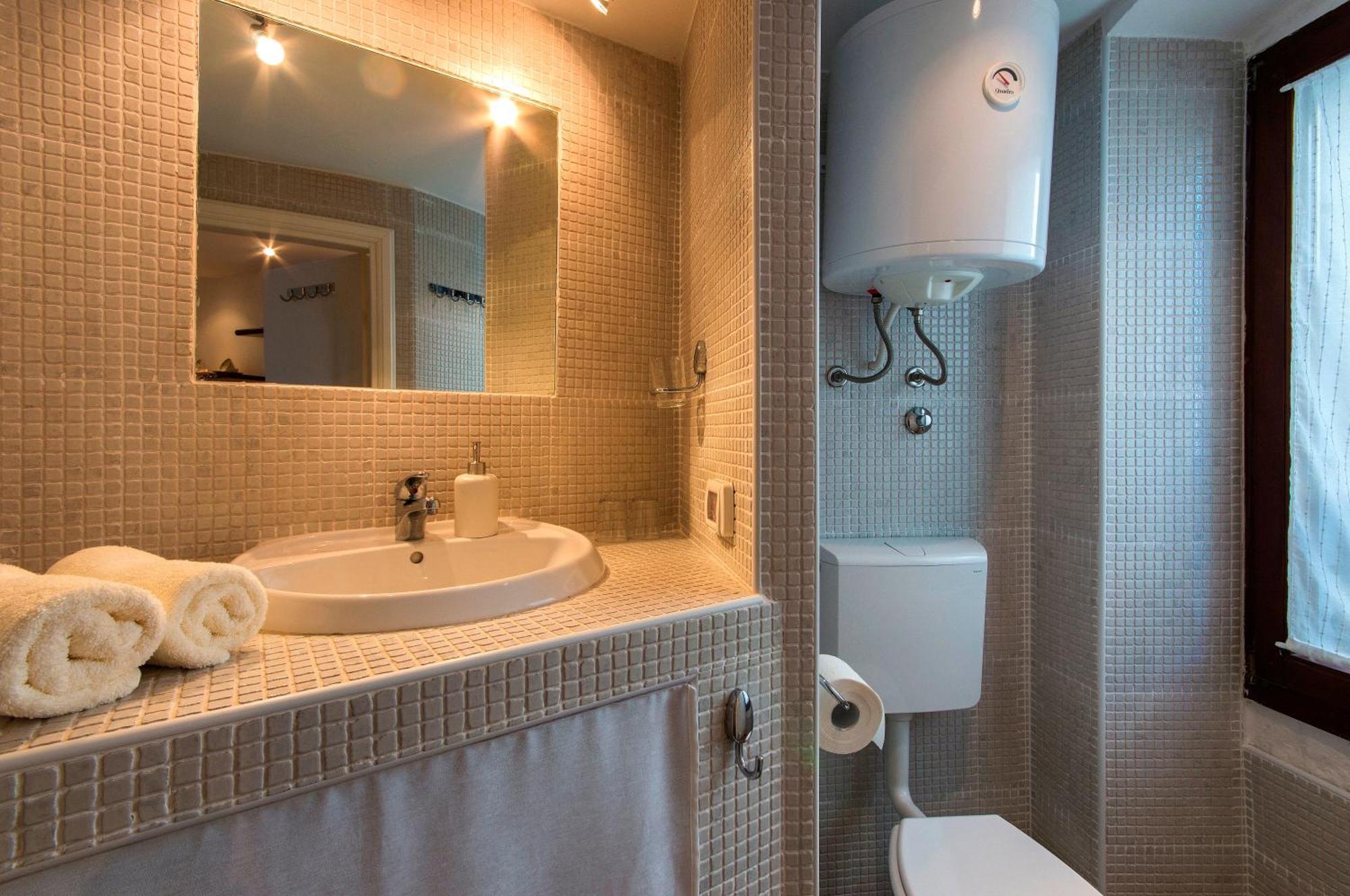 Gorgeous Tiramola Apartment